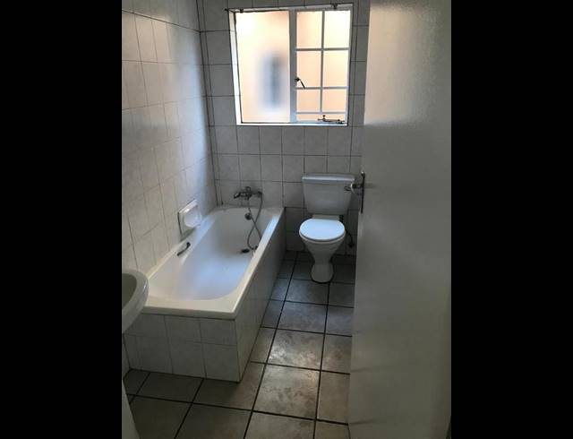 2 BEDROOM PROPERTY TO RENT IN MORELETAPARK